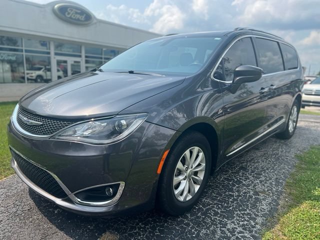 Used 2019 Chrysler Pacifica Touring-L FWD image 4