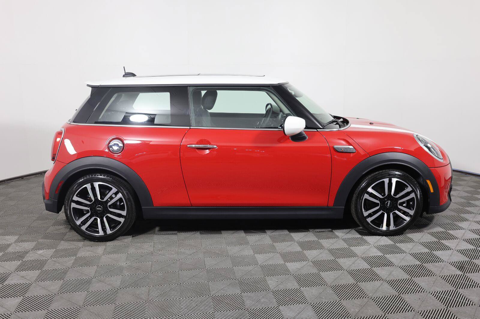 Used 2022 MINI Cooper S FWD image 4