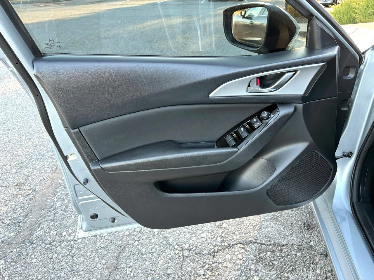 Used 2018 MAZDA MAZDA3 Sport FWD image 30