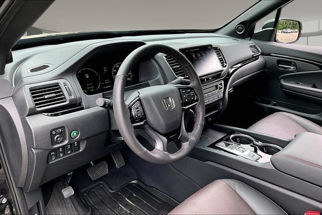 Used 2025 Honda Ridgeline Black Edition image 17