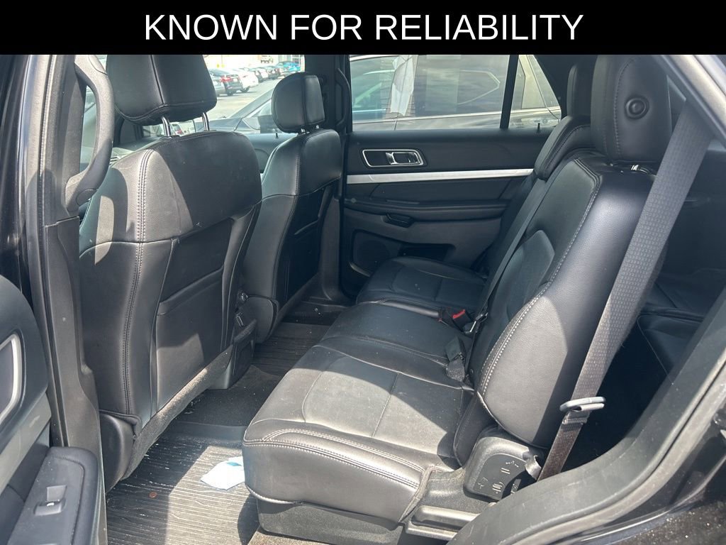 Used 2017 Ford Explorer XLT w/ Equipment Group 202A AWD/4WD image 19