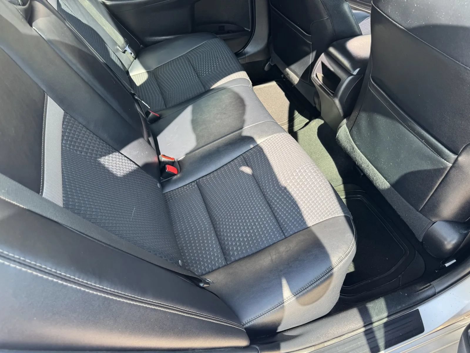 Used 2014 Toyota Camry SE FWD image 27