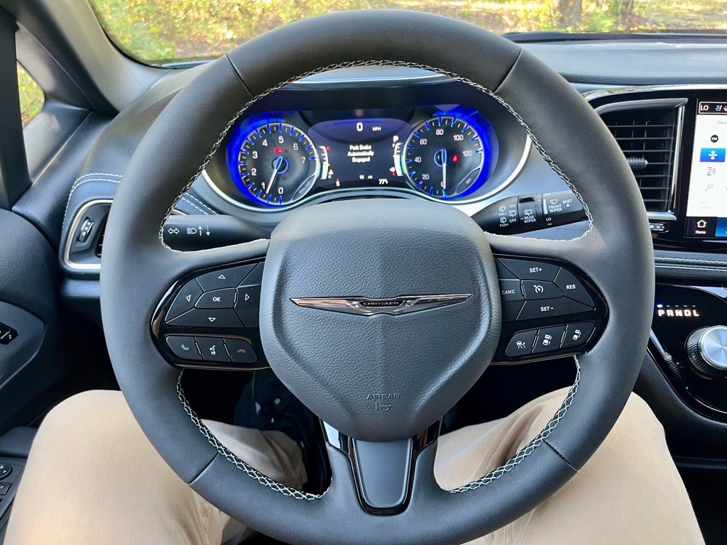 New 2026 Chrysler Pacifica Limited image 12