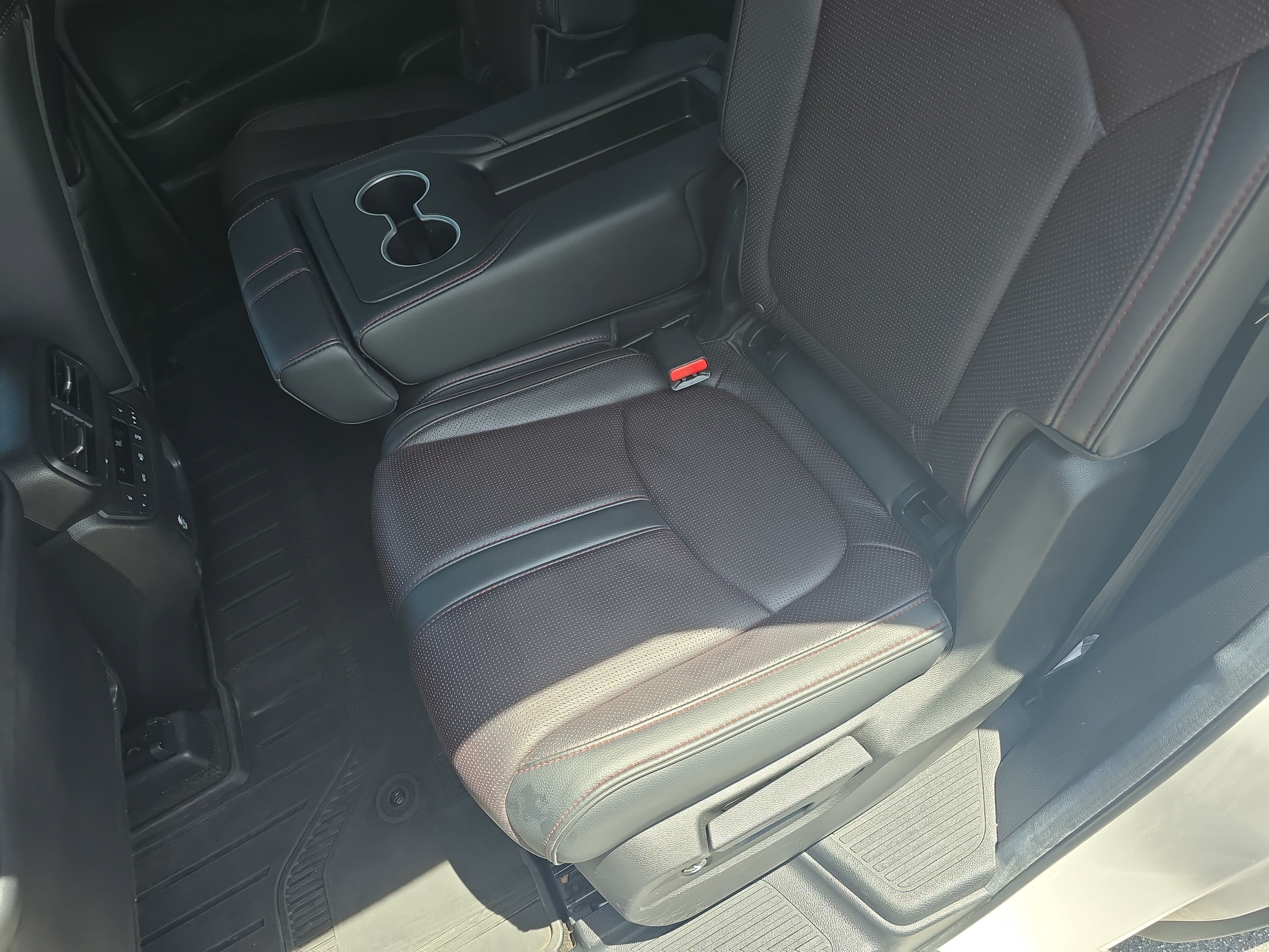 Used 2025 Honda Pilot Black Edition image 16