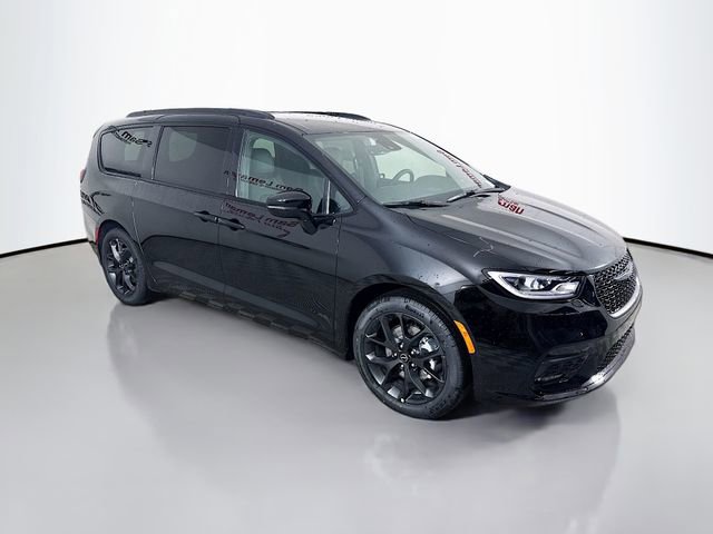 New 2026 Chrysler Pacifica Select w/ S Appearance Package