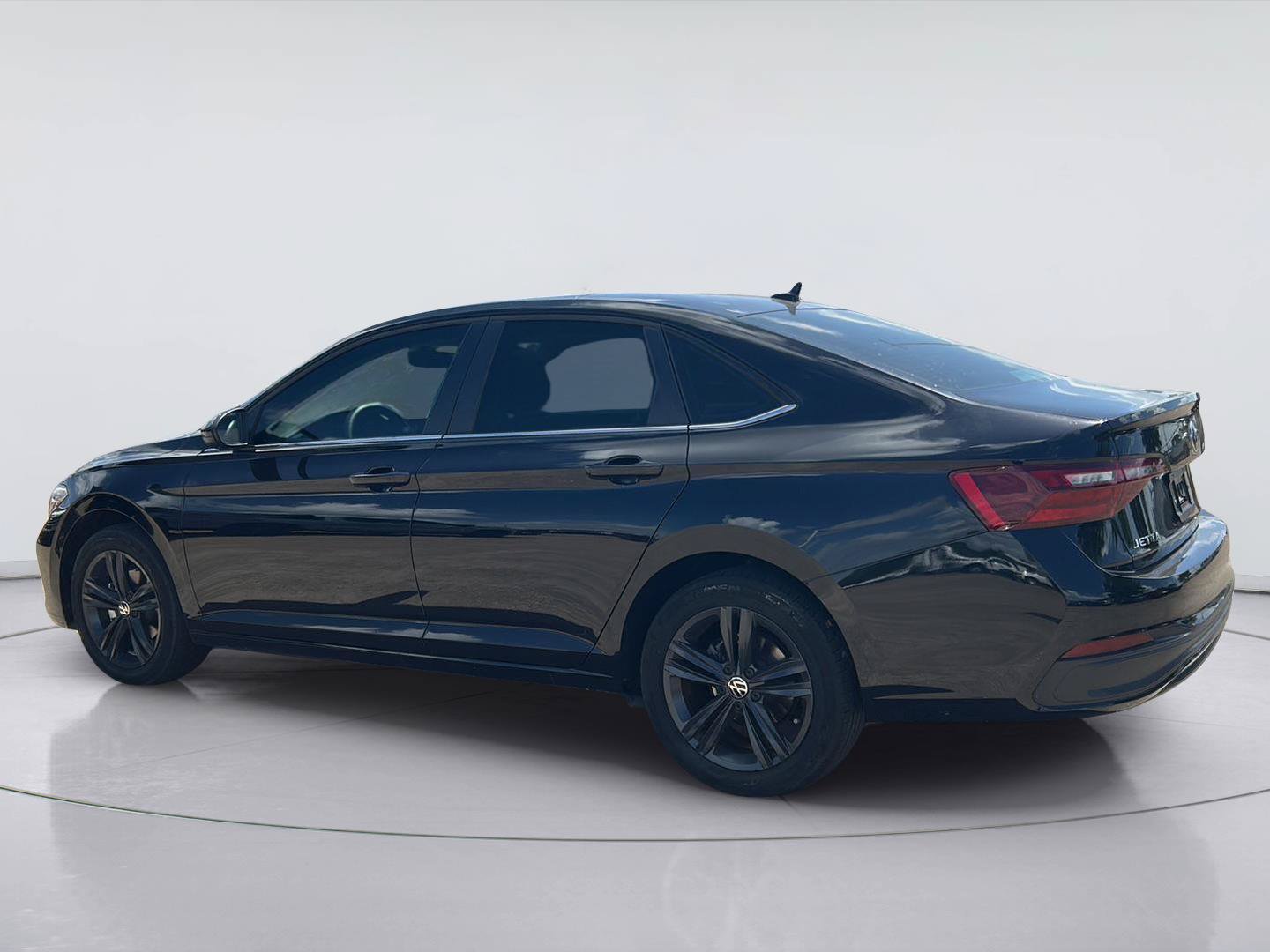 Used 2023 Volkswagen Jetta SE FWD image 4