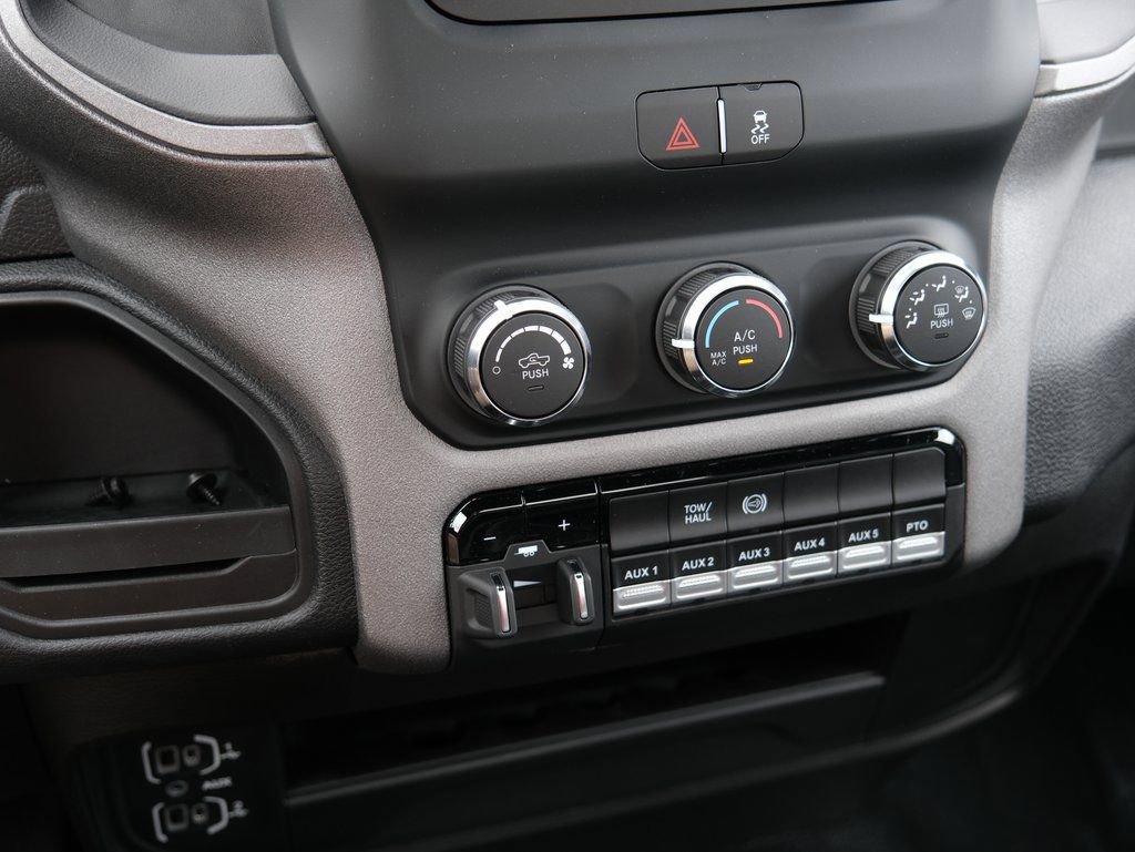 New 2024 RAM 3500 Tradesman AWD/4WD image 19