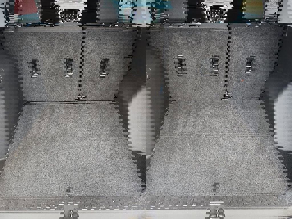 Used 2023 GMC Terrain SLE w/ Driver Convenience Package image 17