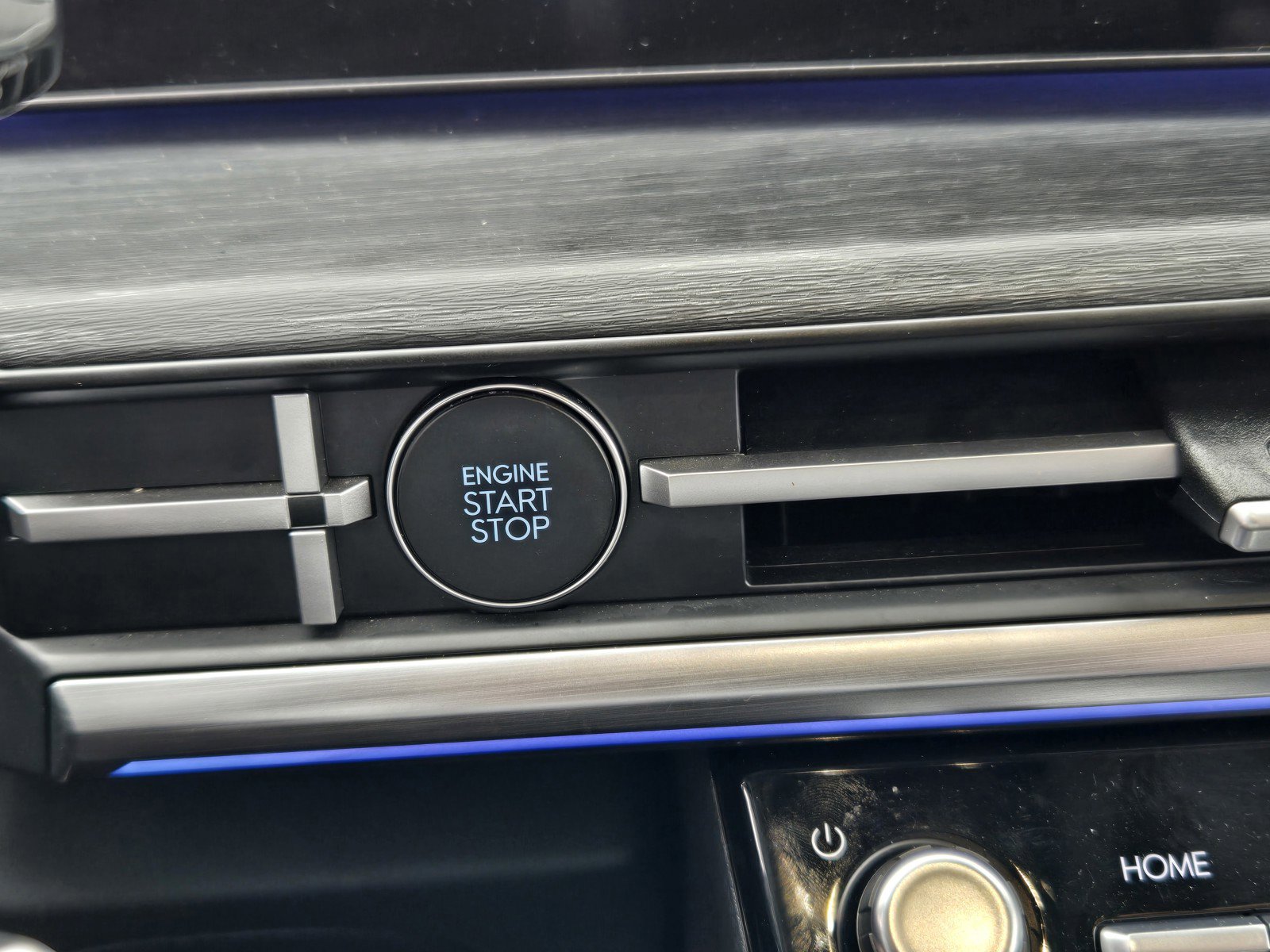 Used 2025 Hyundai Santa Fe Limited image 20