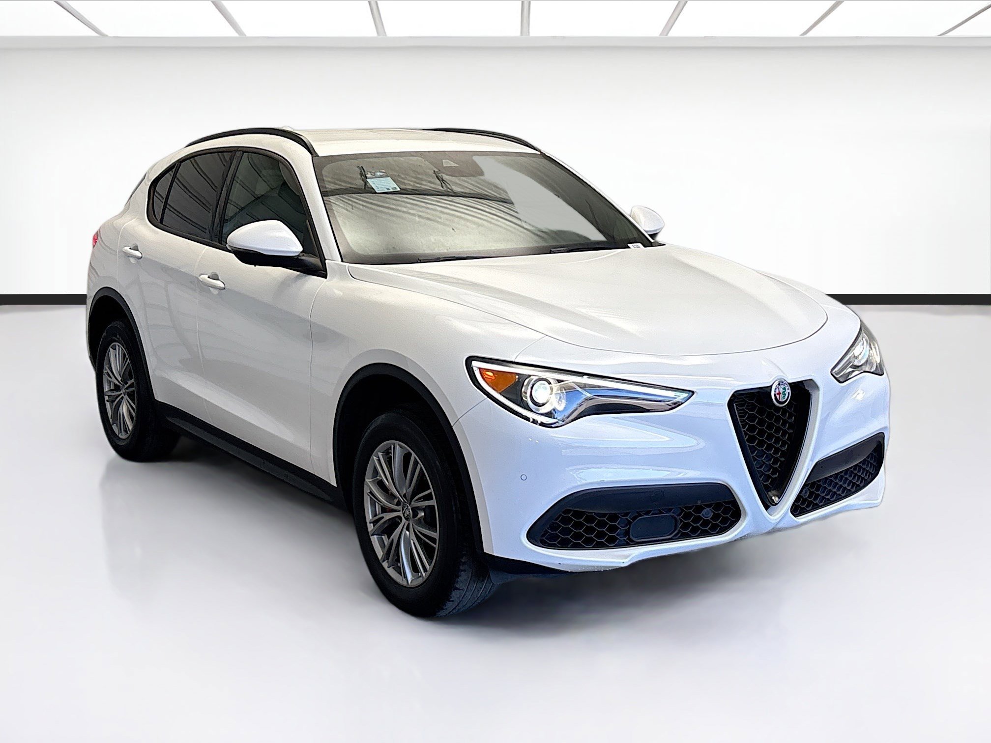 Used 2022 Alfa Romeo Stelvio Sprint image 3