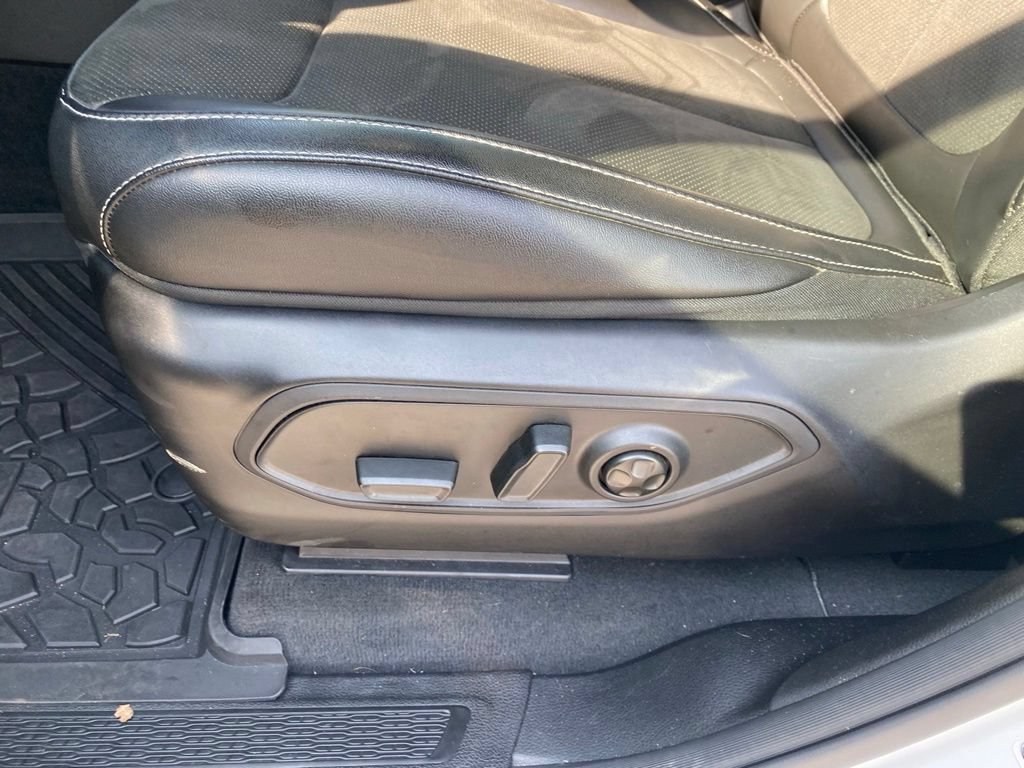 Used 2024 Jeep Grand Cherokee Altitude AWD/4WD image 16