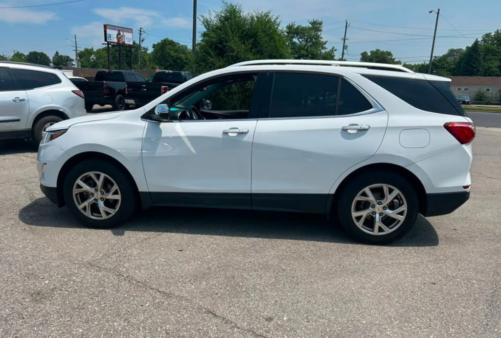 Used 2018 Chevrolet Equinox Premier w/ LPO, Cargo Package AWD/4WD image 5