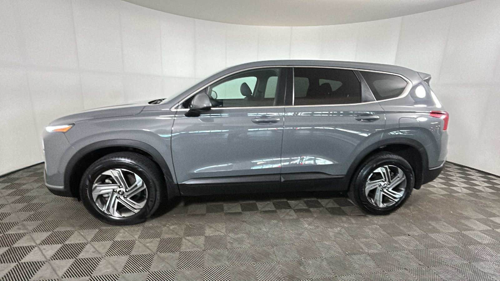 Used 2023 Hyundai Santa Fe SE w/ Cargo Package AWD/4WD image 7