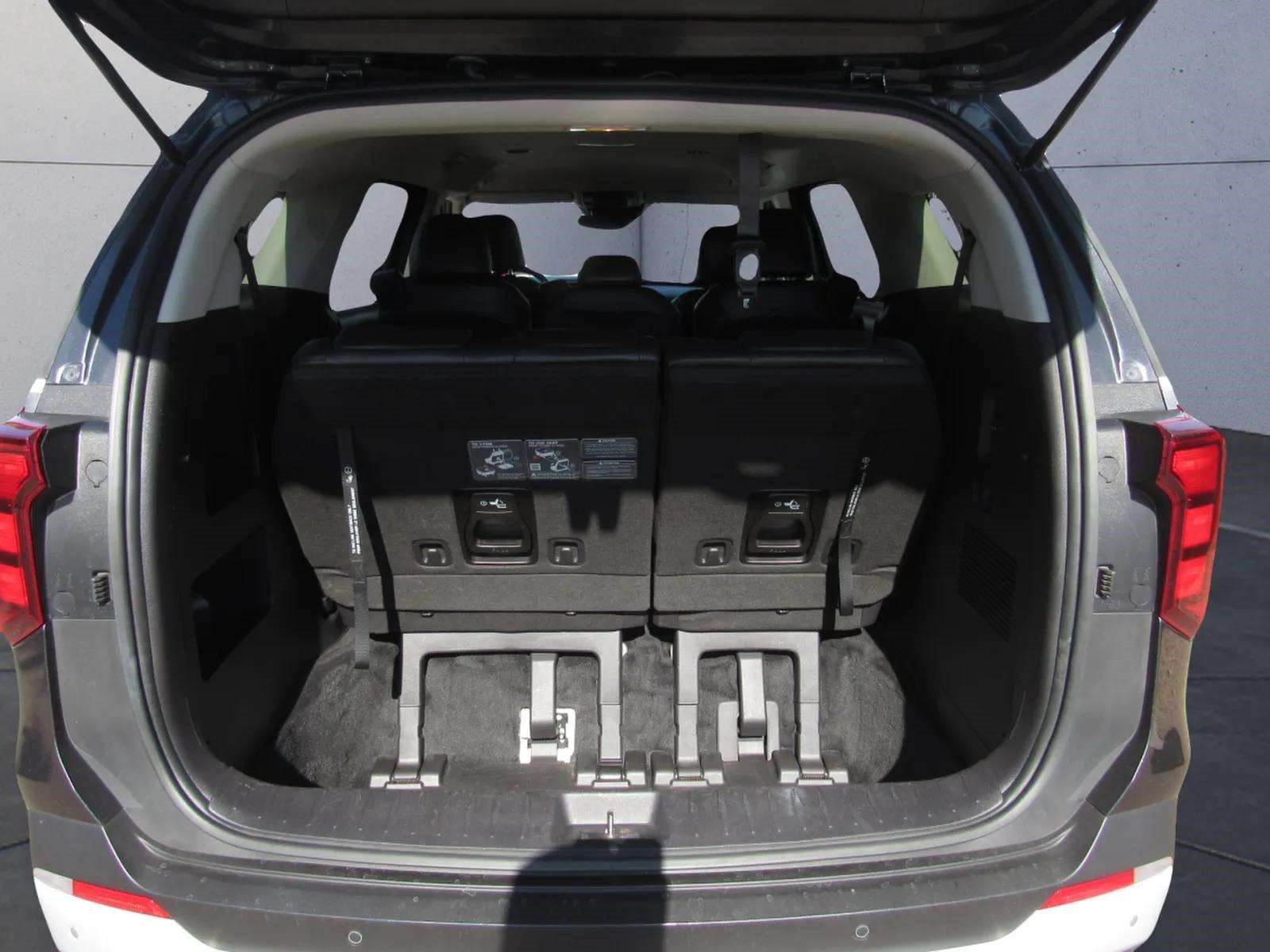 Used 2025 Kia Carnival FWD image 13