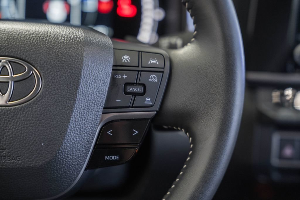 Used 2025 Toyota Camry SE image 27