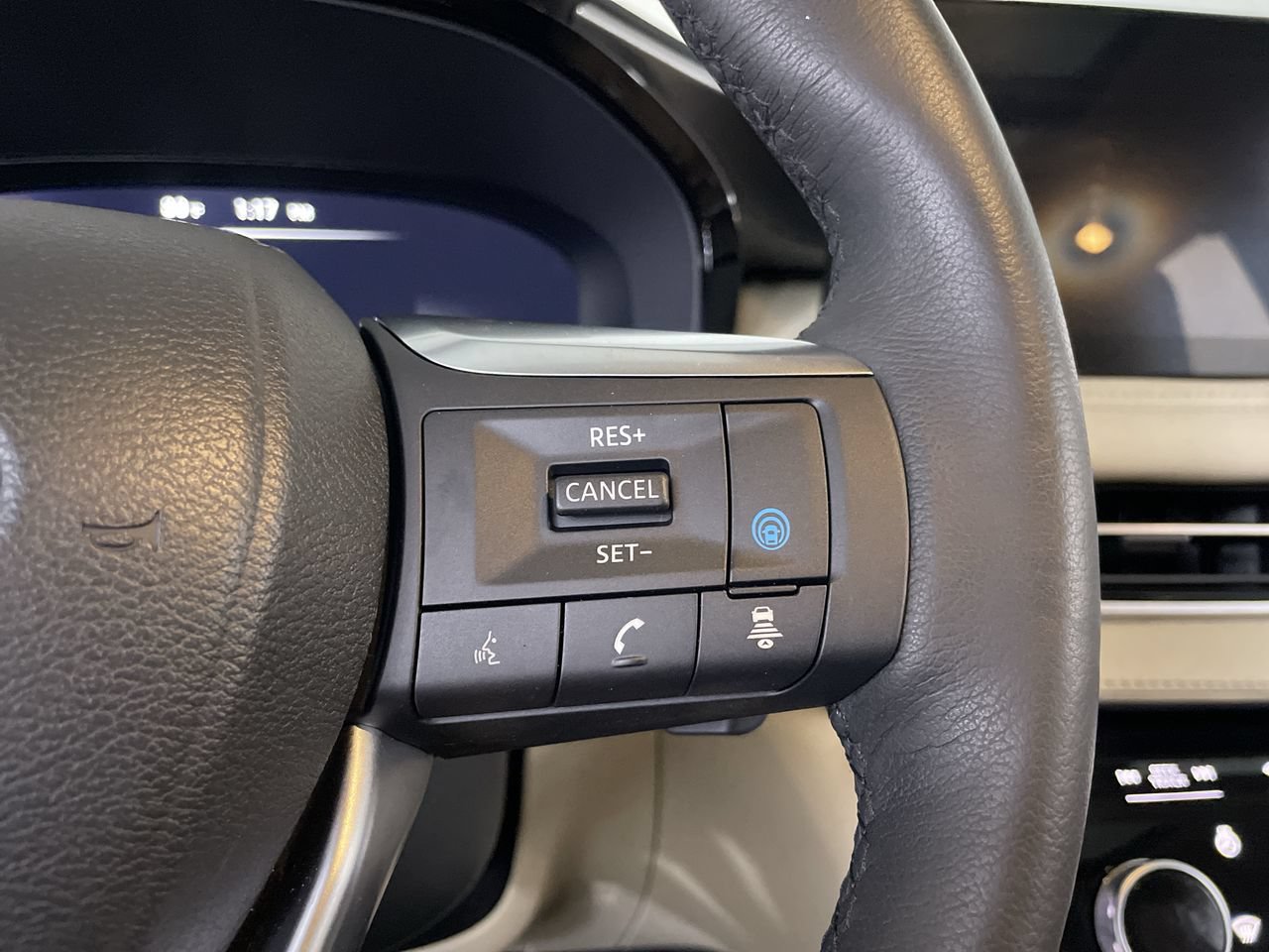 Used 2023 INFINITI QX60 Luxe w/ Cargo Package AWD/4WD image 30
