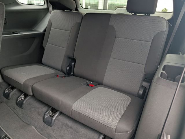 Used 2023 Chevrolet Traverse LT image 28