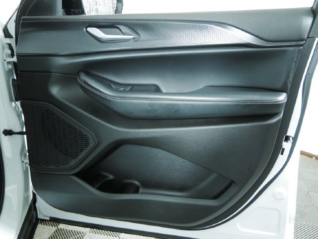 Certified 2023 Jeep Grand Cherokee Altitude AWD/4WD image 11