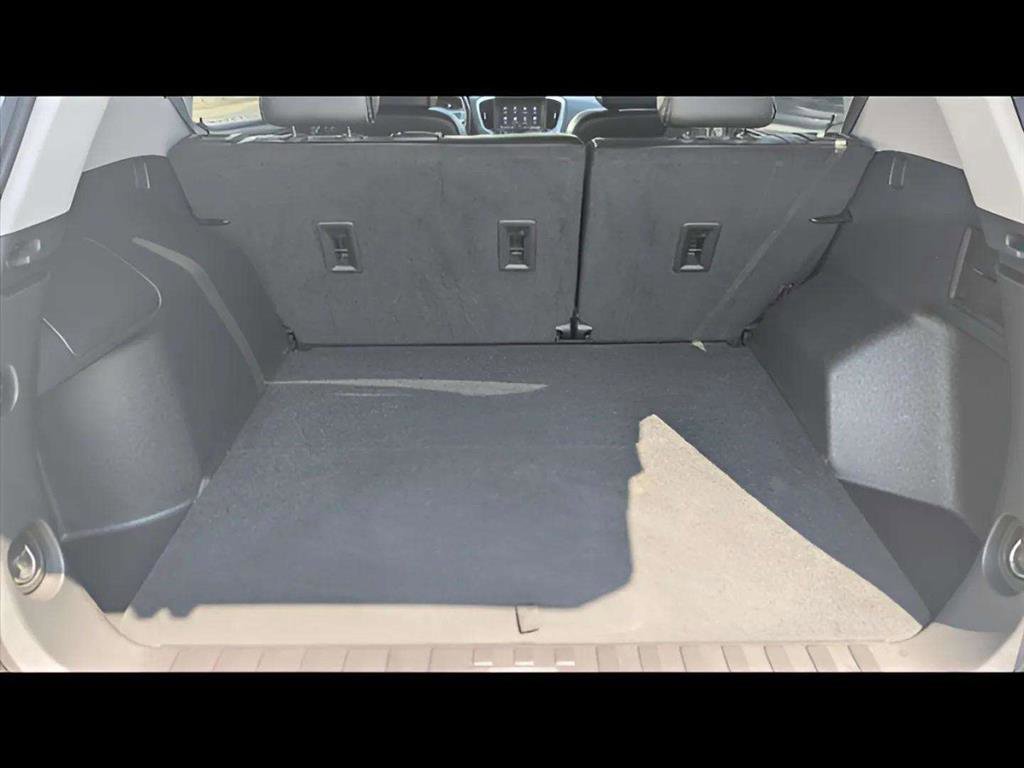 Used 2024 GMC Terrain SLT image 17