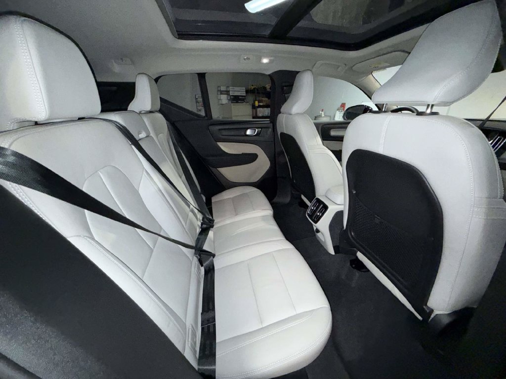 Used 2024 Volvo XC40 B5 Plus AWD/4WD image 16