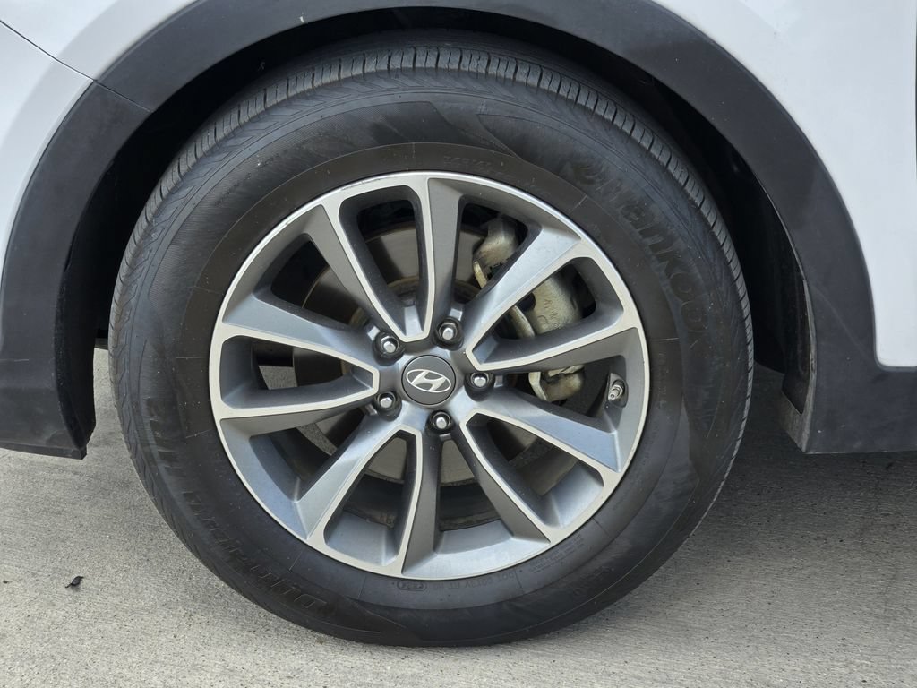 Used 2017 Hyundai Santa Fe SE AWD/4WD image 8