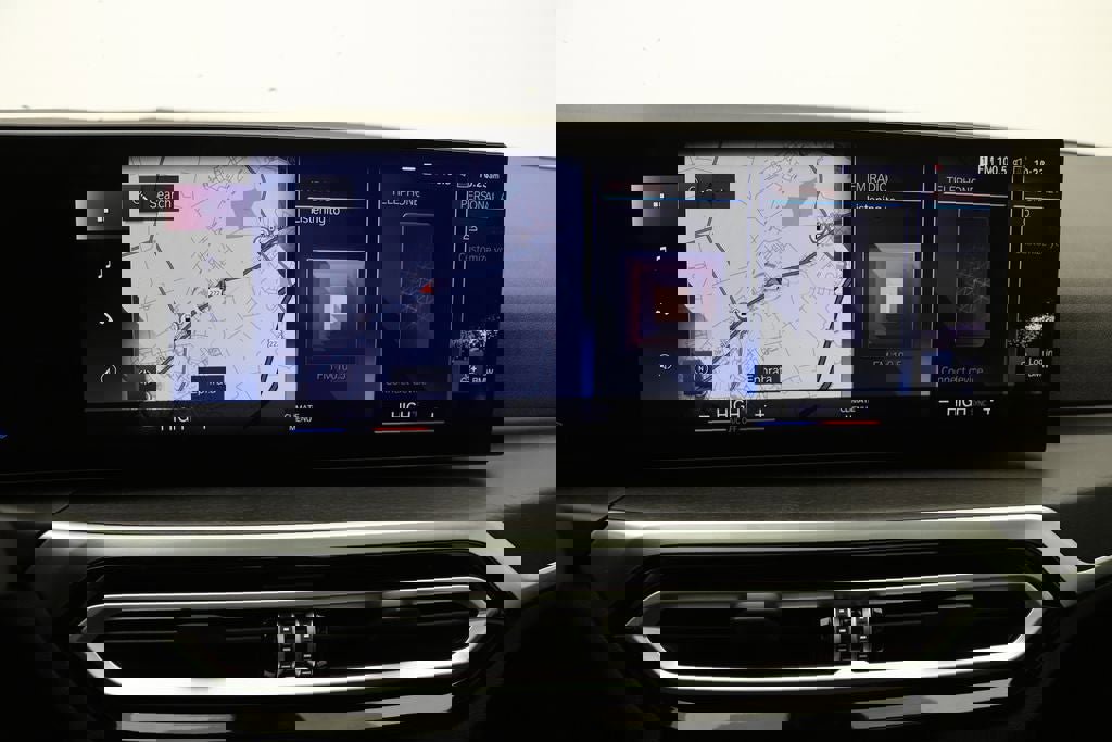 Used 2024 BMW 330i xDrive Sedan w/ Convenience Package image 24