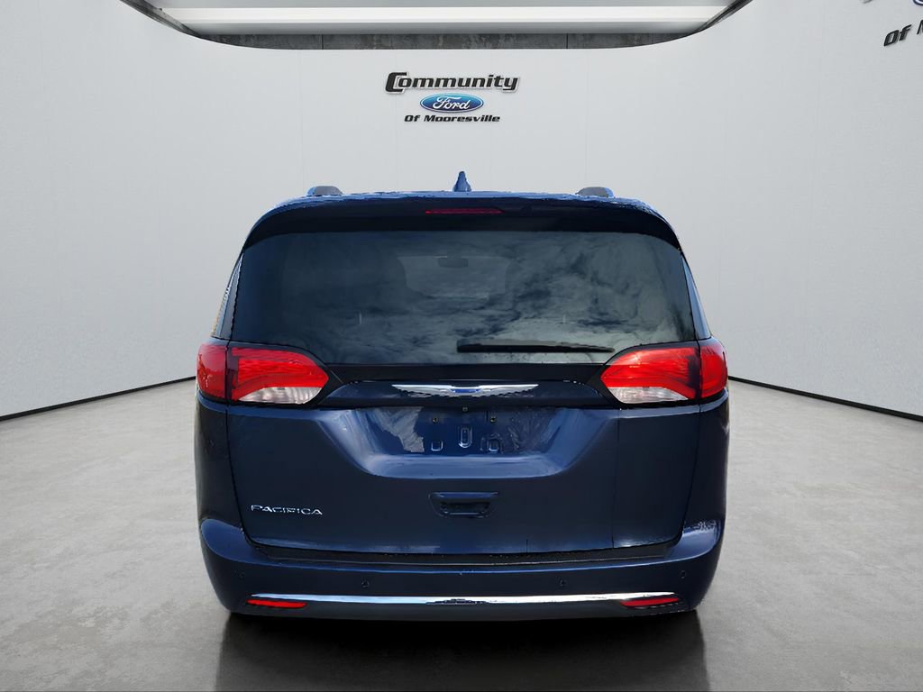 Used 2018 Chrysler Pacifica Touring-L image 8