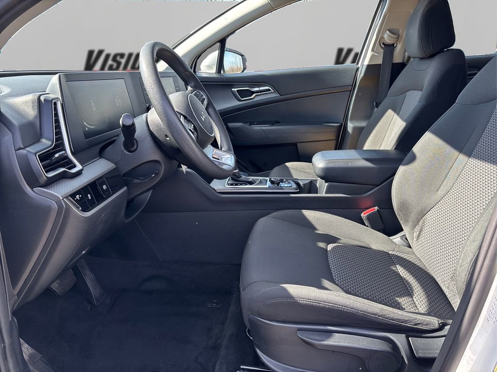 Used 2023 Kia Sportage LX image 9