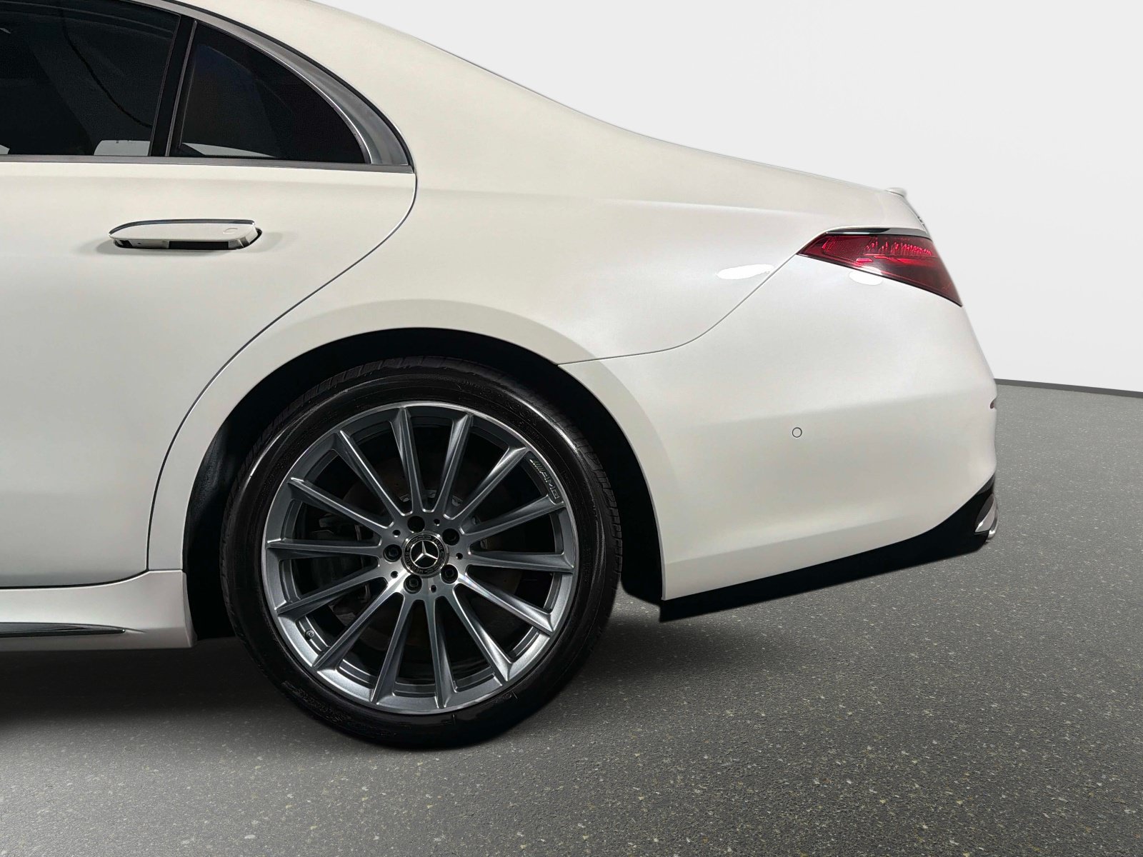 Used 2023 Mercedes-Benz S 500 4MATIC w/ AMG Line image 14