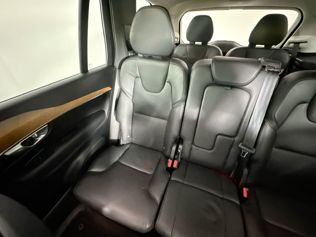 Used 2021 Volvo XC90 T6 Momentum w/ Climate Package AWD/4WD image 12