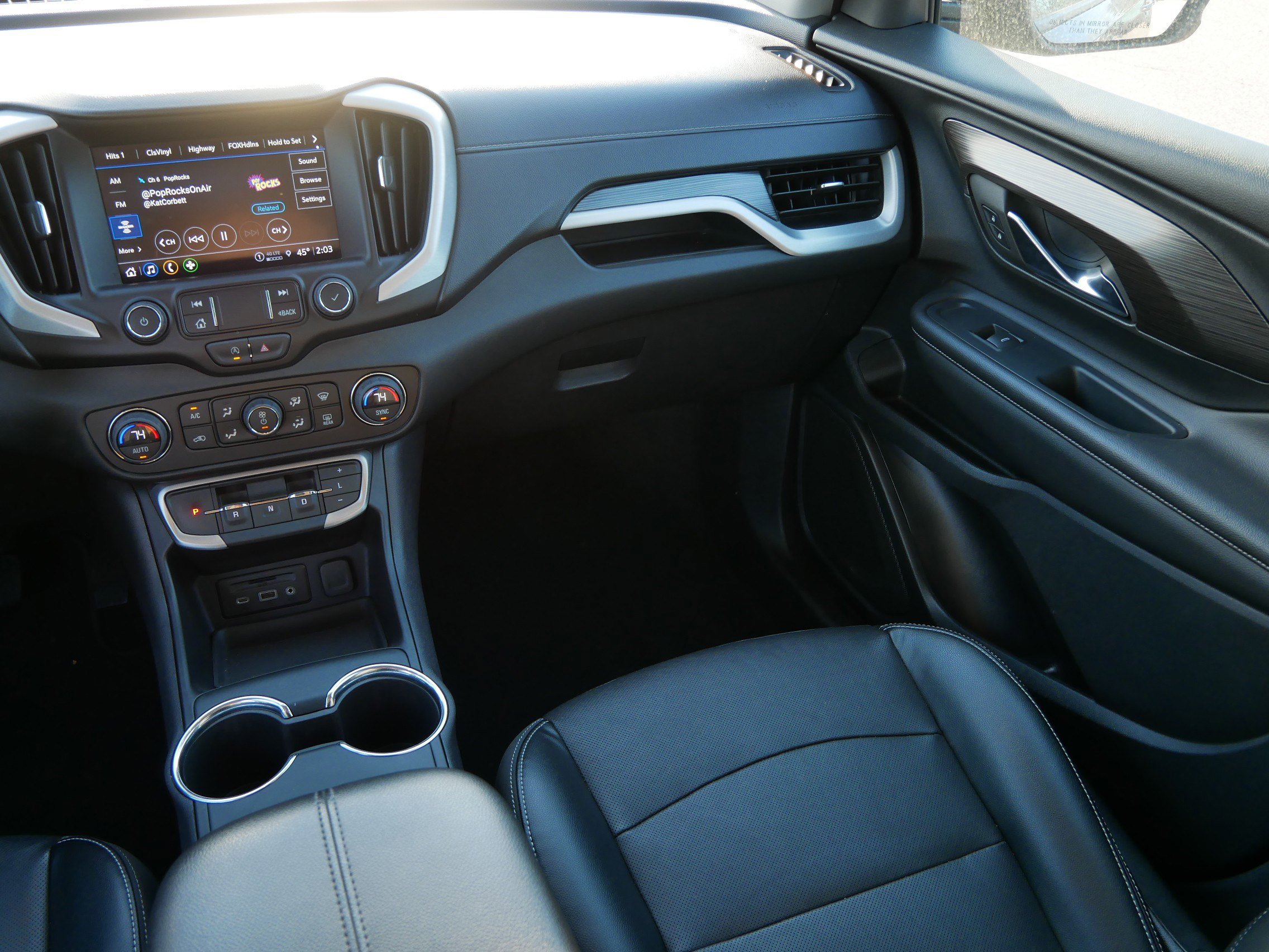 Used 2023 GMC Terrain SLT image 11