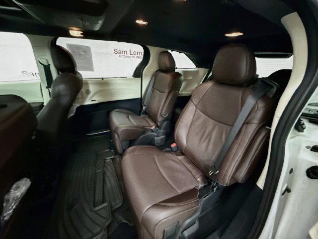 Used 2022 Toyota Sienna Platinum AWD/4WD image 26