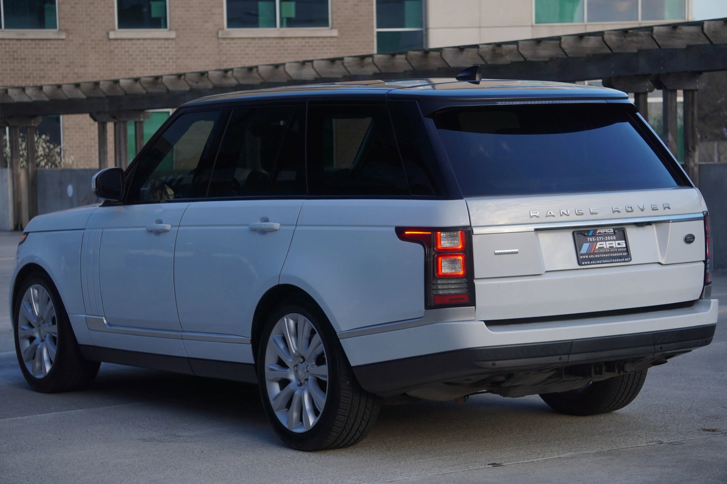 Used 2017 Land Rover Range Rover Supercharged AWD/4WD image 10