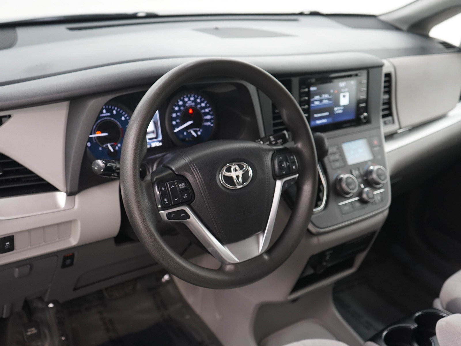 Used 2020 Toyota Sienna LE AWD/4WD image 21