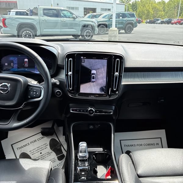 Used 2024 Volvo XC40 B5 Plus w/ Protection Package Premier AWD/4WD image 14