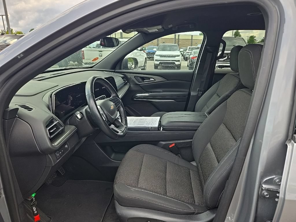 Used 2024 Chevrolet Traverse LT FWD image 16