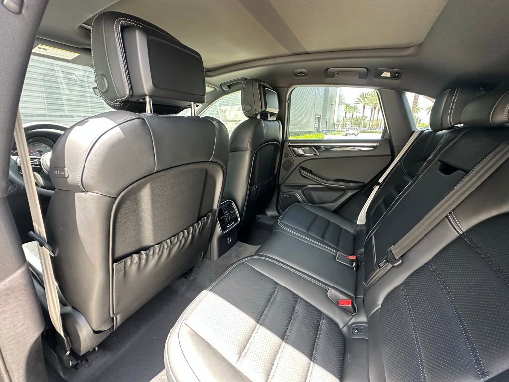 Certified 2025 Porsche Macan S image 31