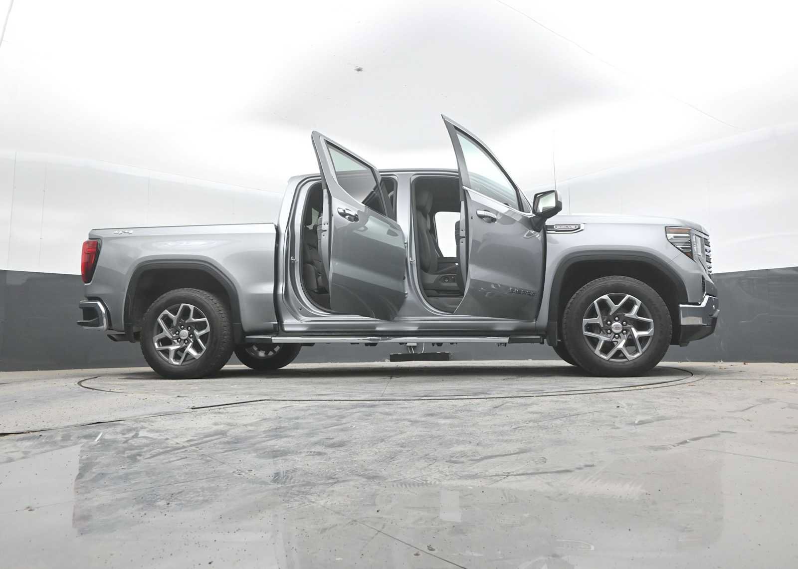 Used 2024 GMC Sierra 1500 SLT w/ SLT Premium Plus Package AWD/4WD image 39