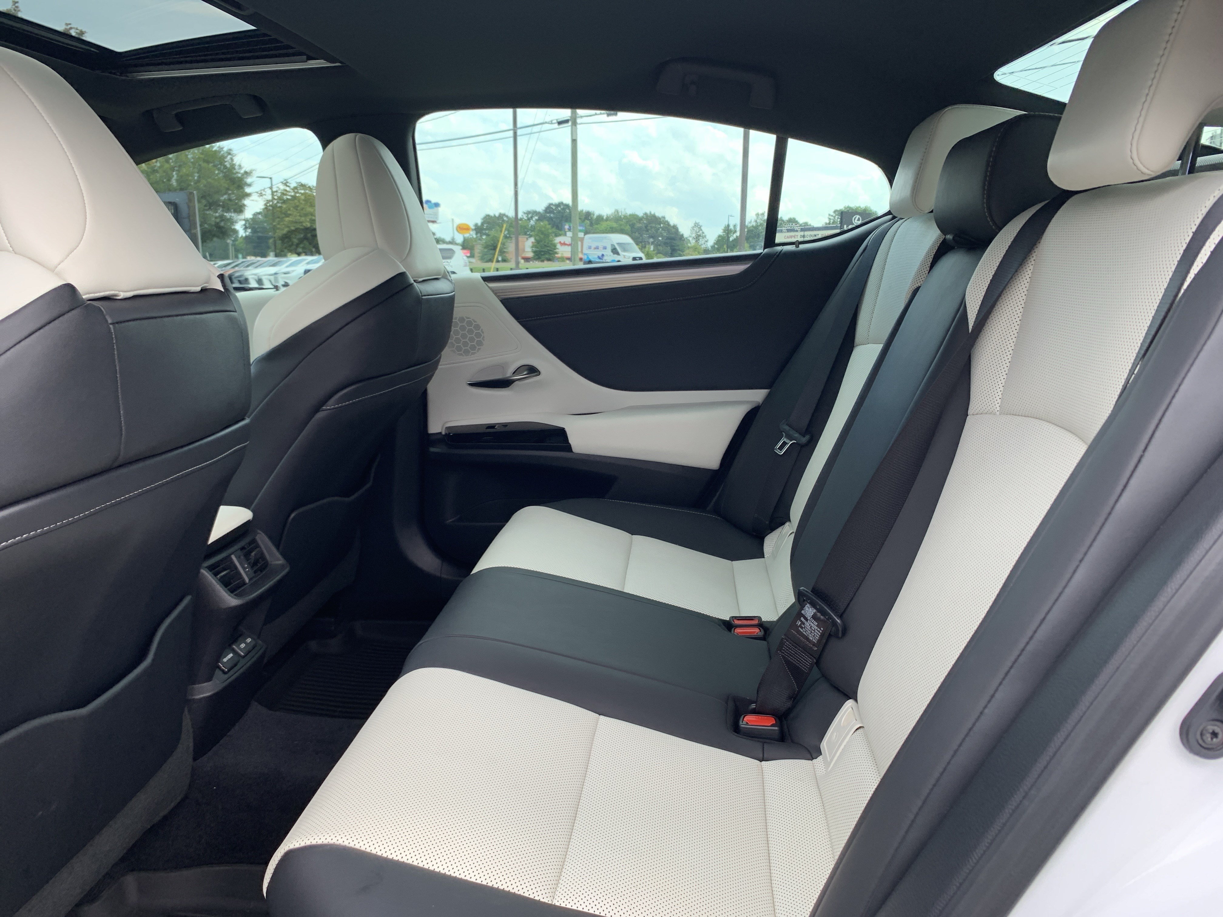 Used 2022 Lexus ES 300h F Sport w/ Accessory Package 2 FWD image 32