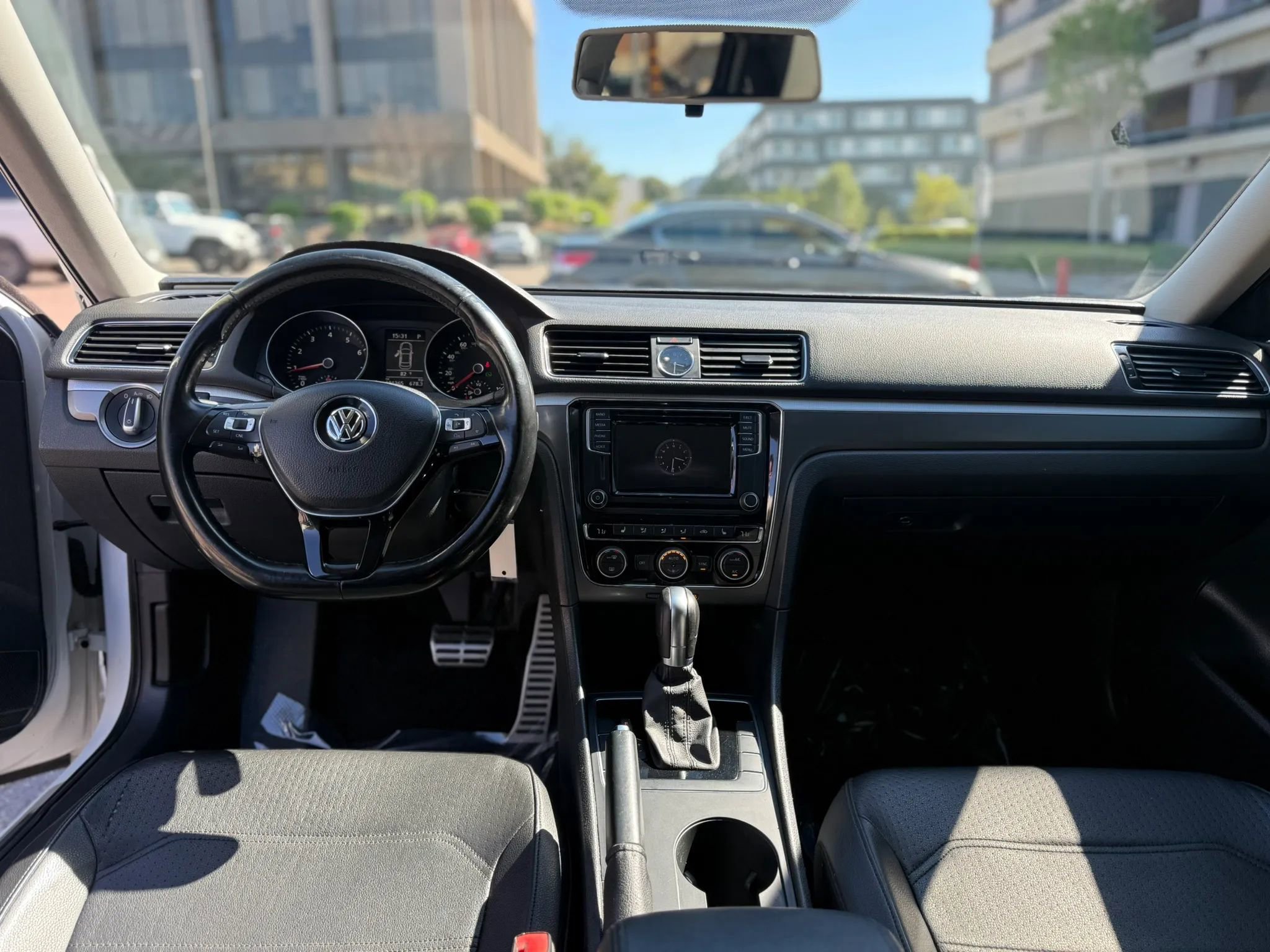 Used 2017 Volkswagen Passat 1.8T R-Line image 9