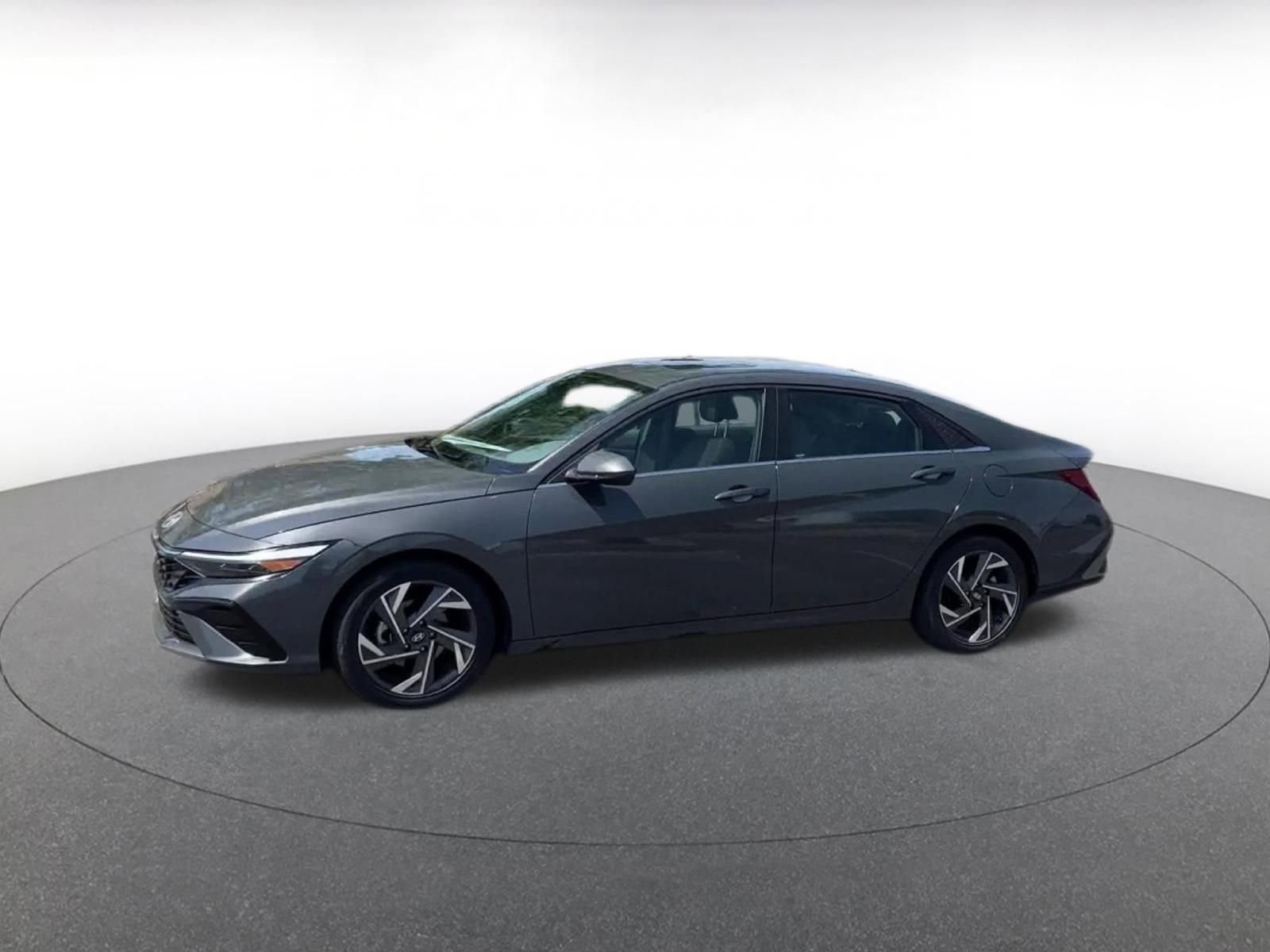 Used 2025 Hyundai Elantra SEL FWD image 8