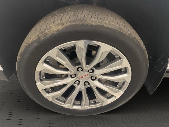 Used 2024 GMC Yukon Denali w/ Advanced Technology Package AWD/4WD image 17