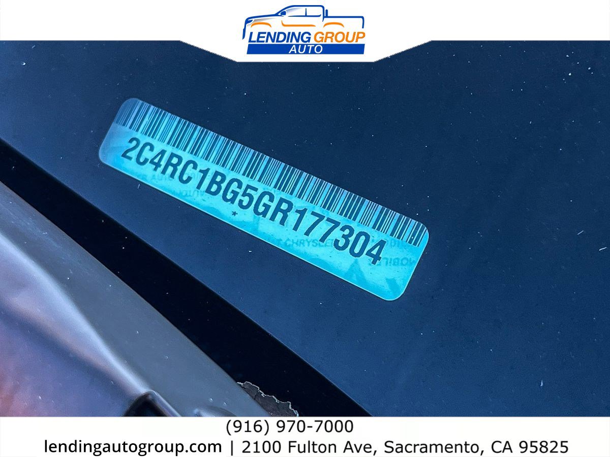 Used 2016 Chrysler Town & Country Touring image 26