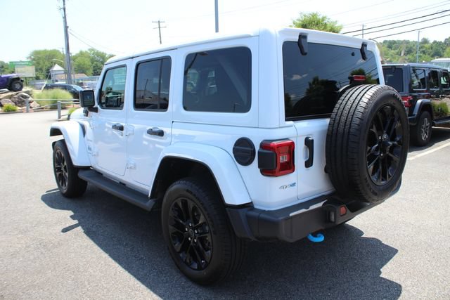 Used 2024 Jeep Wrangler Unlimited Sahara w/ Technology Group AWD/4WD image 28