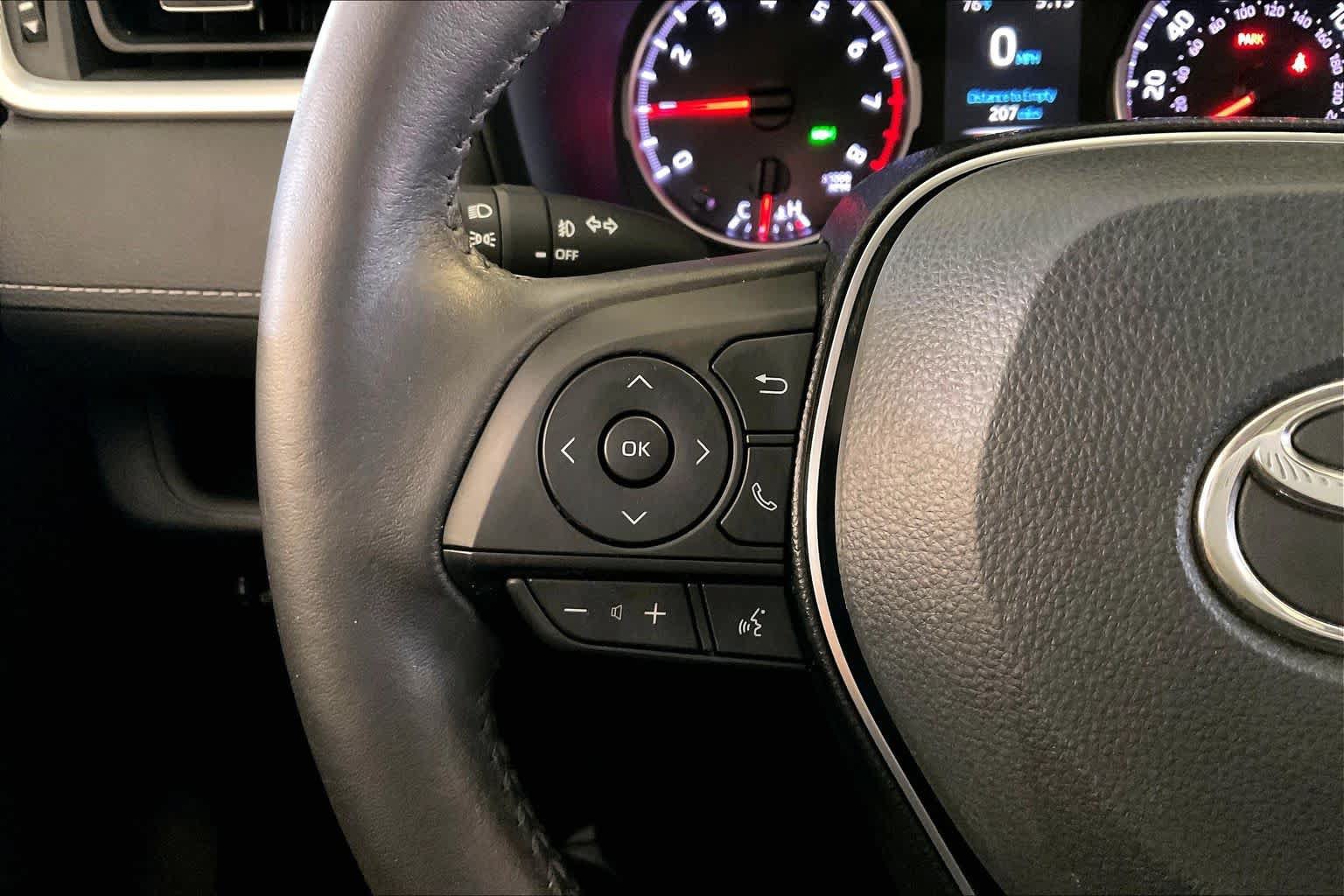 Used 2020 Toyota RAV4 XLE Premium FWD image 22