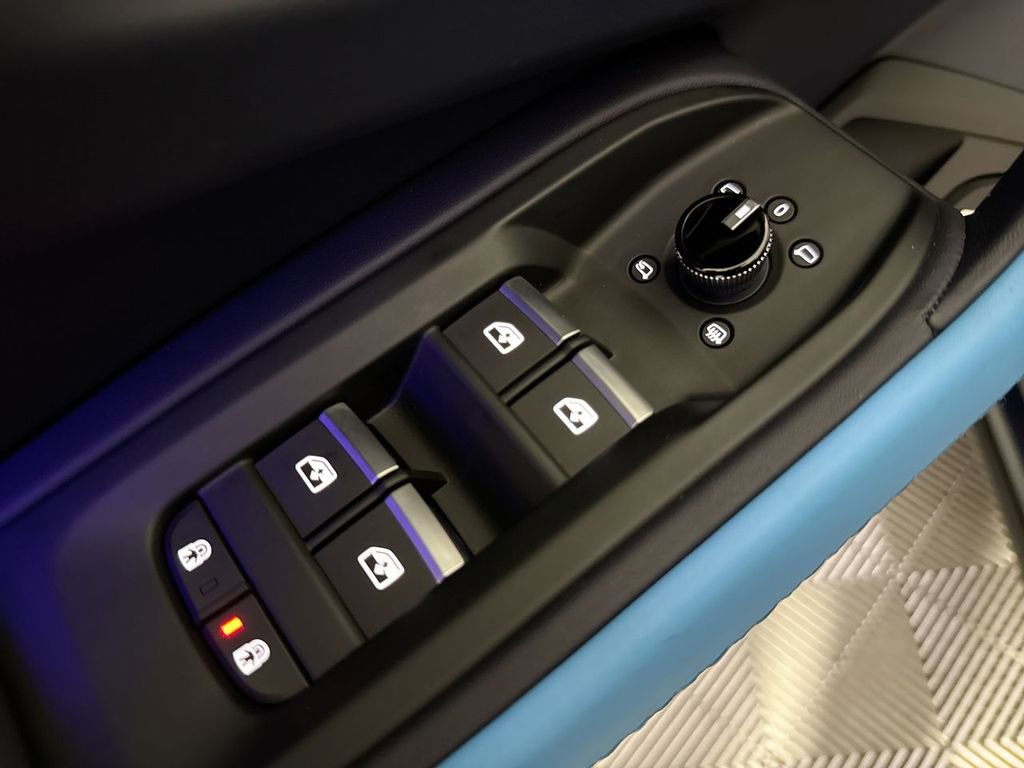 Used 2025 Lamborghini Urus SE image 25