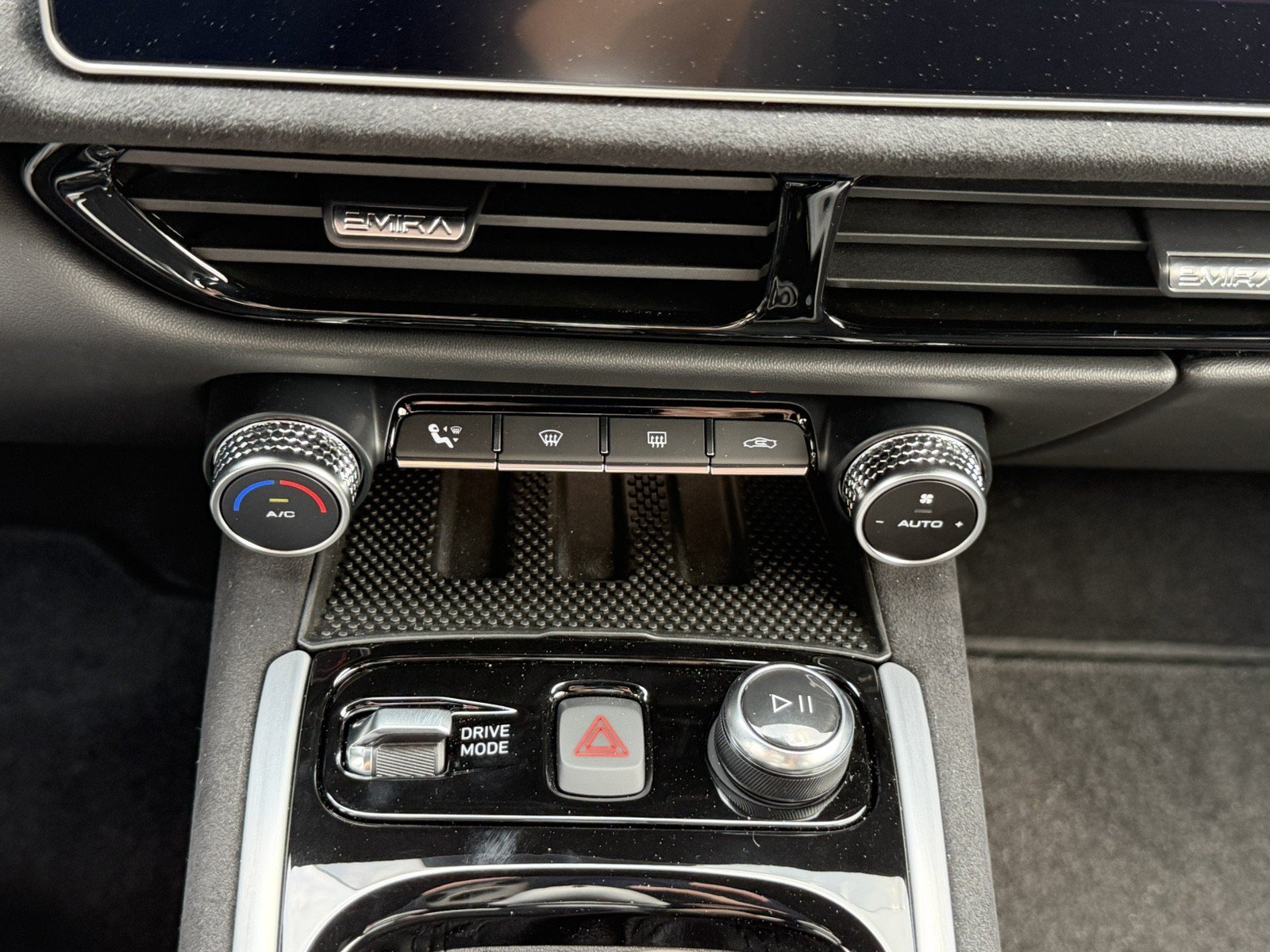 Used 2025 Lotus Emira RWD image 18