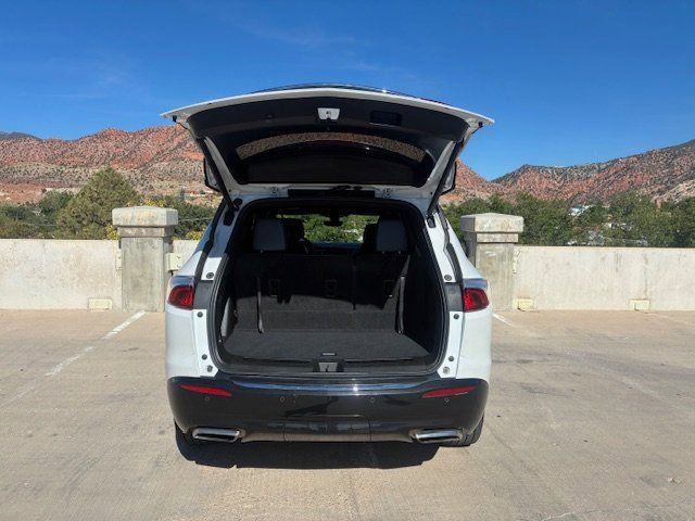 Used 2022 Buick Enclave Essence w/ Experience Buick Package image 8