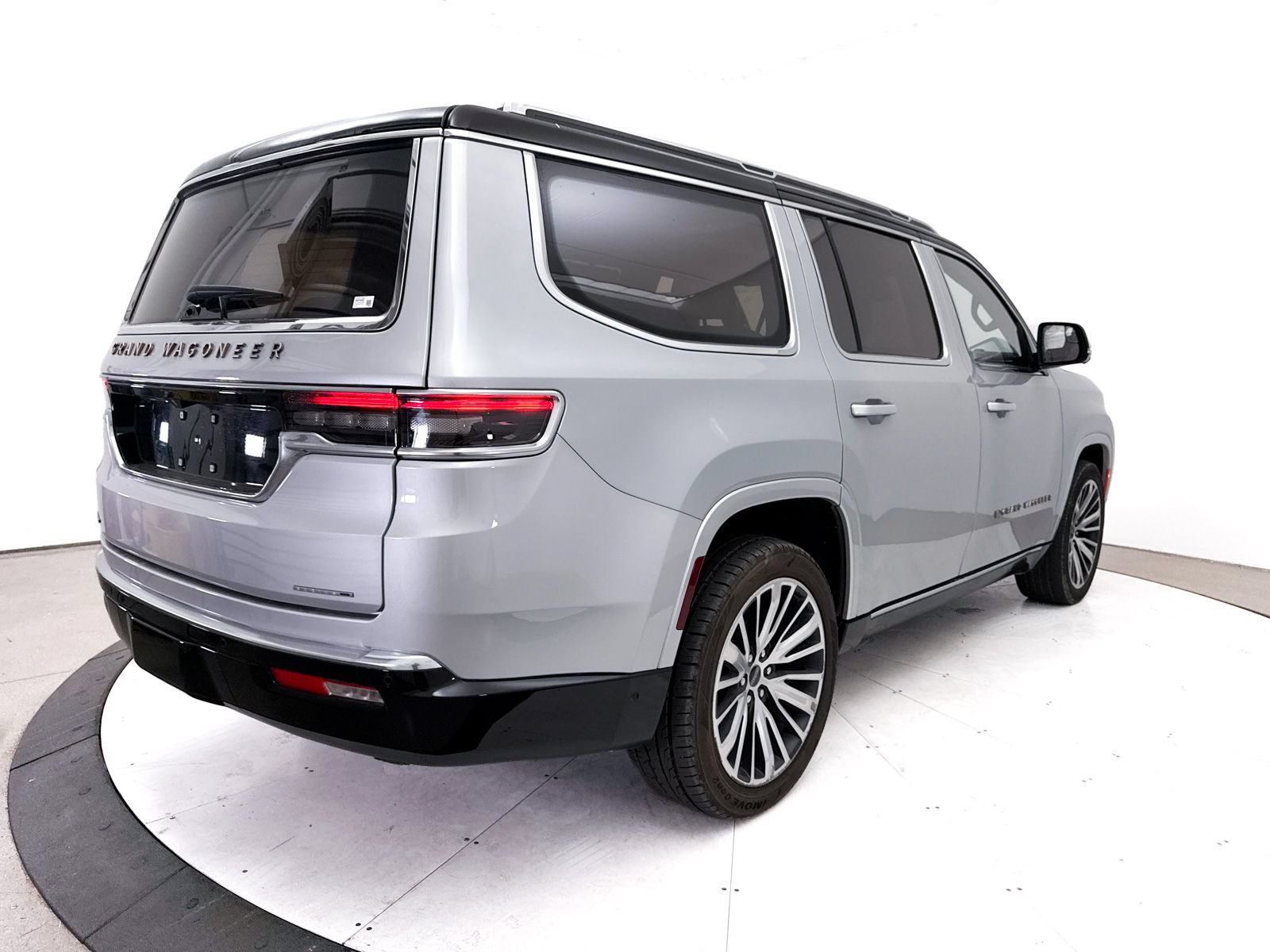 Used 2022 Jeep Grand Wagoneer Series III w/ Flexible Seating Group AWD/4WD image 22