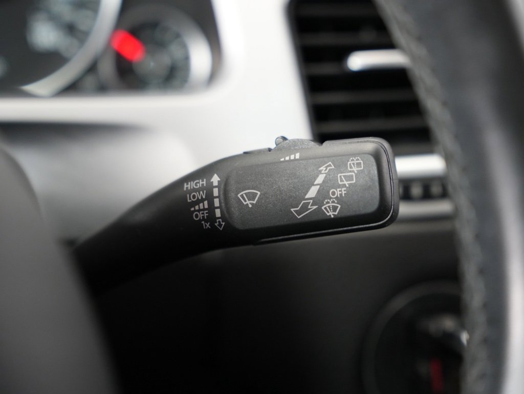 Used 2013 Volkswagen Touareg VR6 image 16